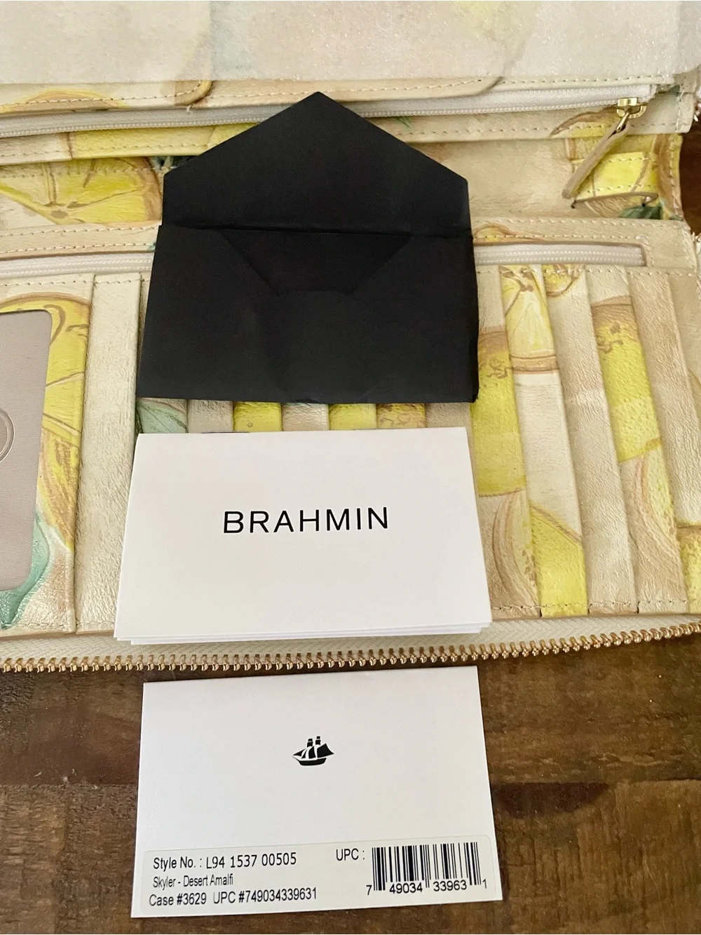 NWOT-Brahmin Desert Amalfi Skyler Zip Around Travel Wallet Wristlet Citrus Embos